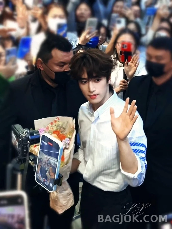 톰브라운 톰브라운 스트라이프 포바 셔츠 상세 이미지