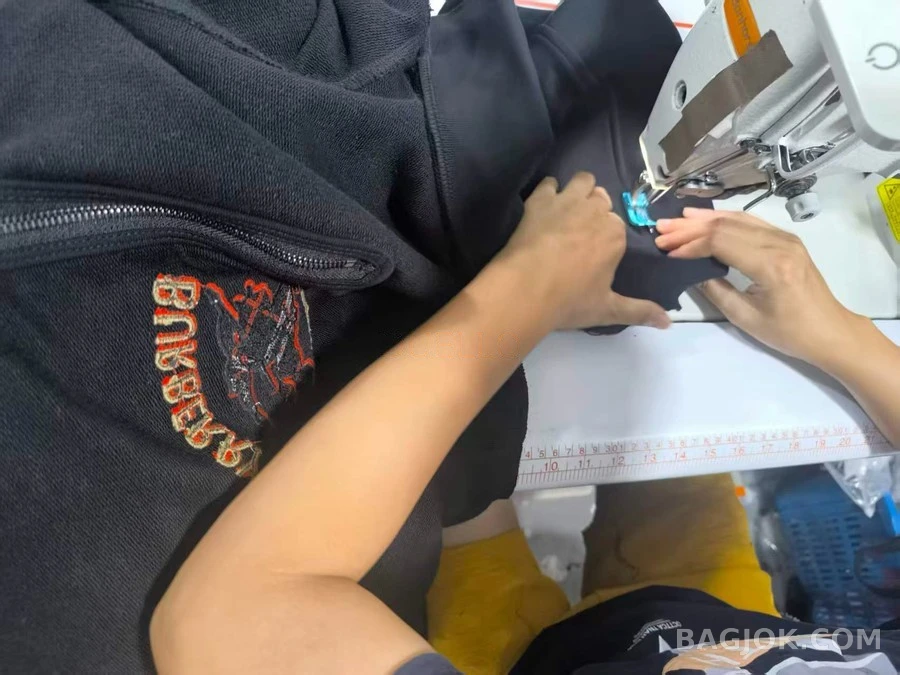 버버리 버버리 기사 로고 쿼터 집업 맨투맨 상세 이미지