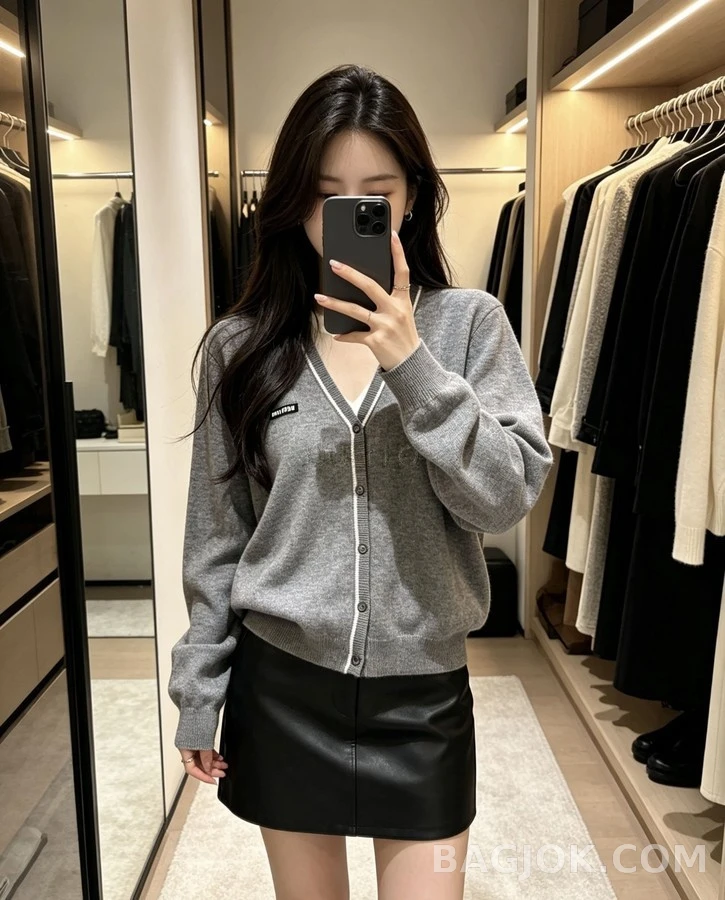미우미우 미우미우 페이크 레이어드 레터링 긴팔 티셔츠 상세 이미지