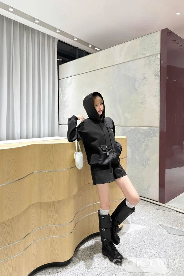 프라다 프라다 나일론 패널 스웨트셔츠 상세 이미지