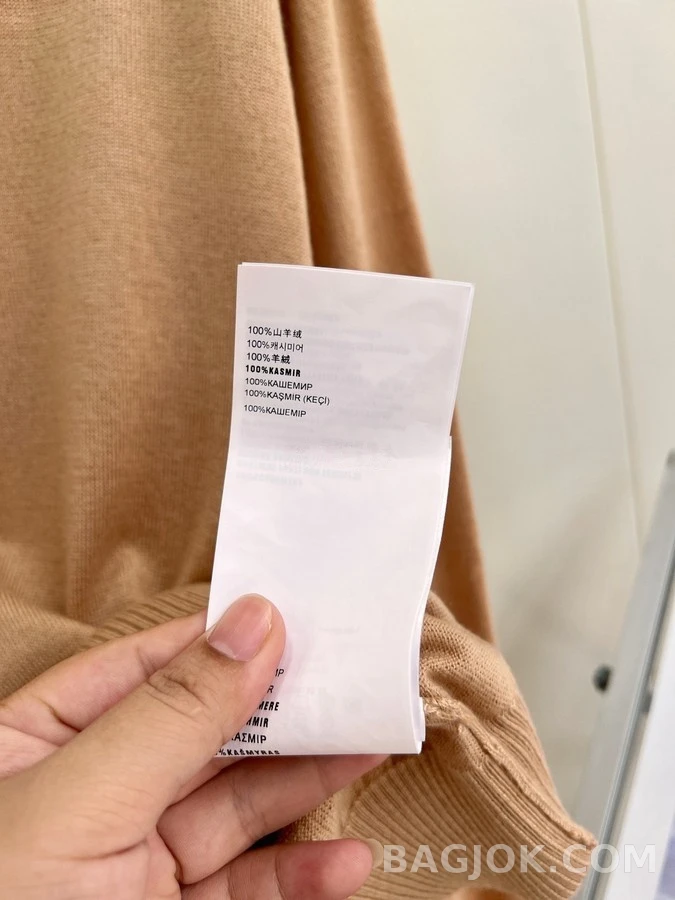 미우미우 미우미우 레이어드 반집업 브이넥 니트 상세 이미지