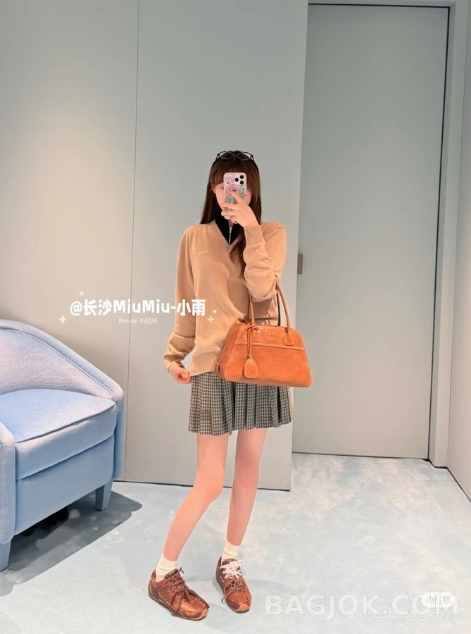 미우미우 미우미우 레이어드 반집업 브이넥 니트 상세 이미지