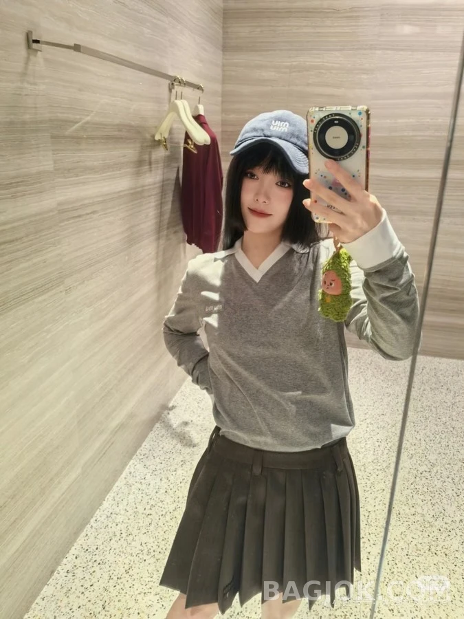미우미우 미우미우 배색 카라 긴팔 티셔츠 상세 이미지