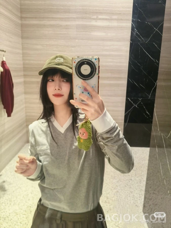 미우미우 미우미우 배색 카라 긴팔 티셔츠 상세 이미지