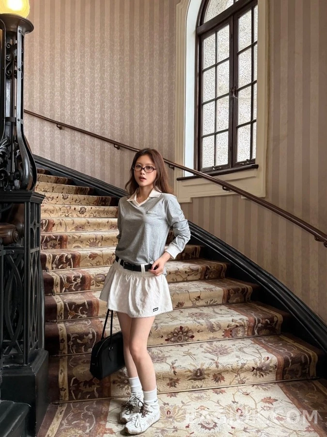 미우미우 미우미우 배색 카라 긴팔 티셔츠 상세 이미지