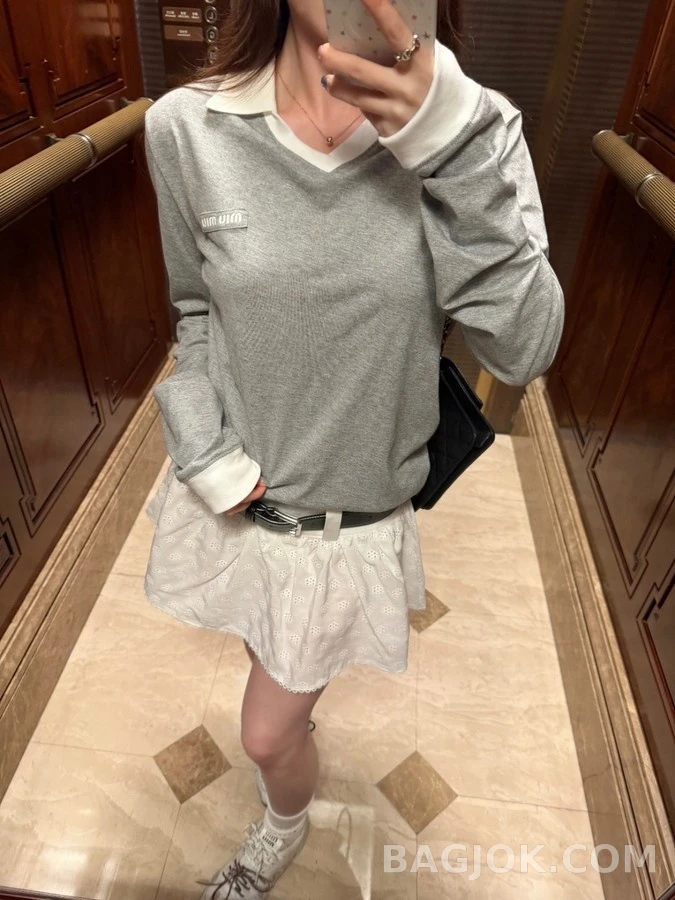미우미우 미우미우 배색 카라 긴팔 티셔츠 상세 이미지