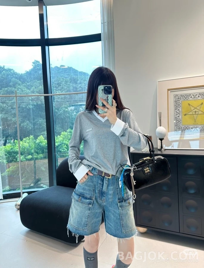 미우미우 미우미우 배색 카라 긴팔 티셔츠 상세 이미지