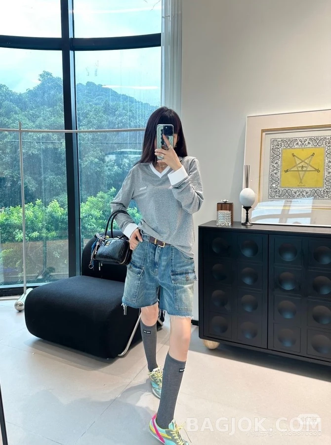 미우미우 미우미우 배색 카라 긴팔 티셔츠 상세 이미지