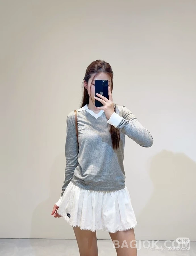 미우미우 미우미우 배색 카라 긴팔 티셔츠 상세 이미지