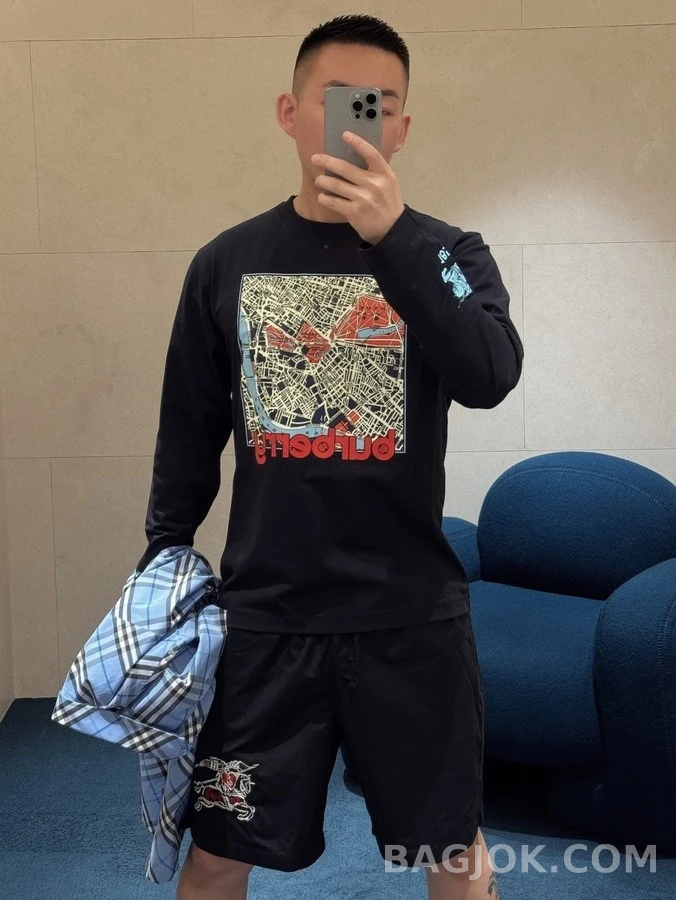 버버리 버버리 지도 프린트 긴팔 티셔츠 상세 이미지