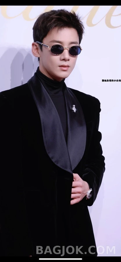 까르띠에 까르띠에 우드 템플 원형 안경 상세 이미지
