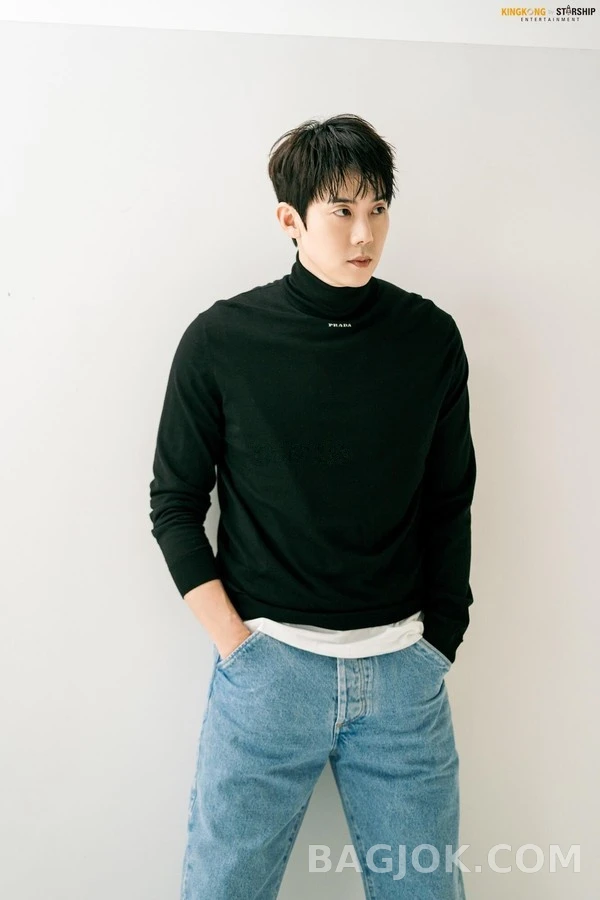 프라다 프라다 로고 자카드 터틀넥 스웨터 상세 이미지