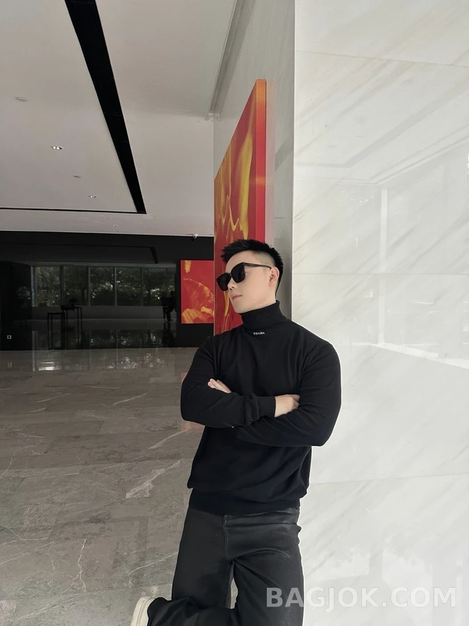 프라다 프라다 로고 자카드 터틀넥 스웨터 상세 이미지