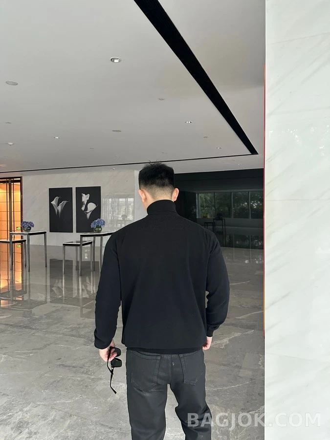 프라다 프라다 로고 자카드 터틀넥 스웨터 상세 이미지