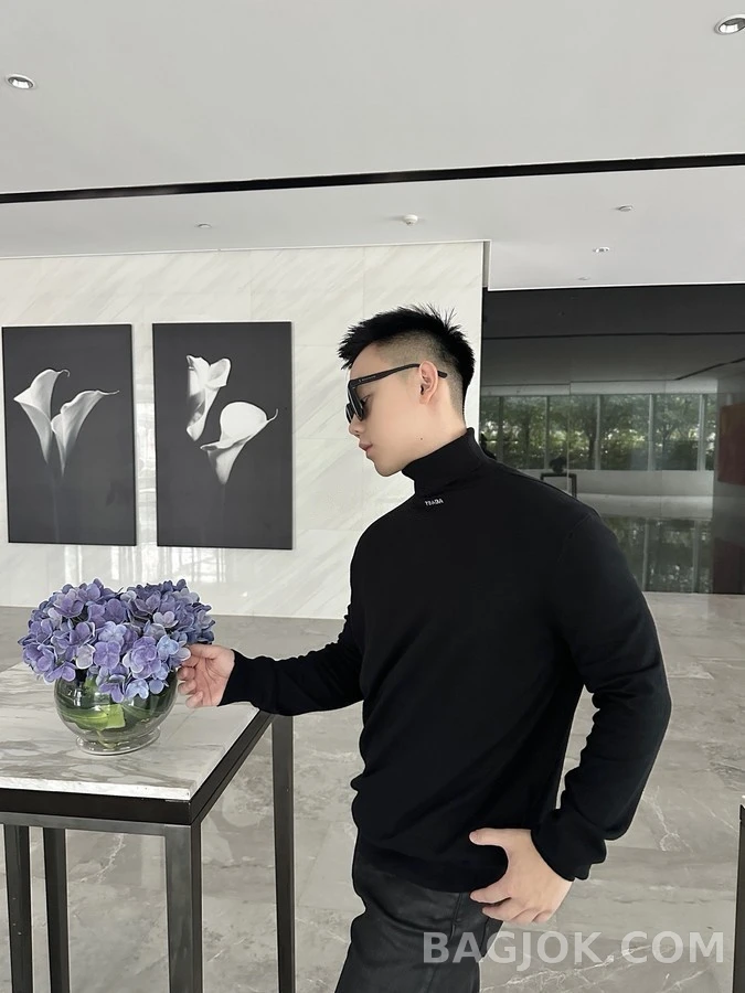 프라다 프라다 로고 자카드 터틀넥 스웨터 상세 이미지