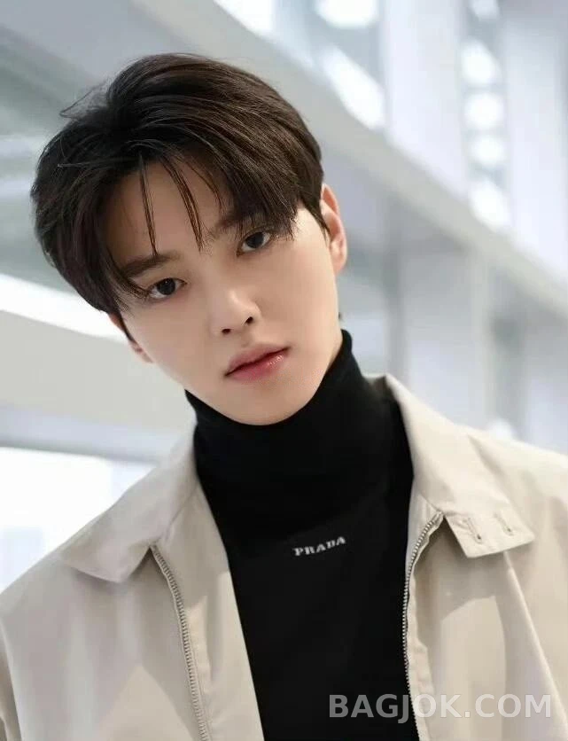 프라다 프라다 로고 자카드 터틀넥 스웨터 상세 이미지