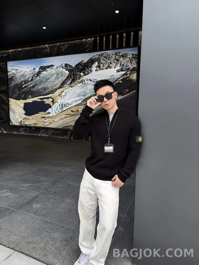 스톤아일랜드 스톤 아일랜드 로고 와펜 하프집업 니트 상세 이미지