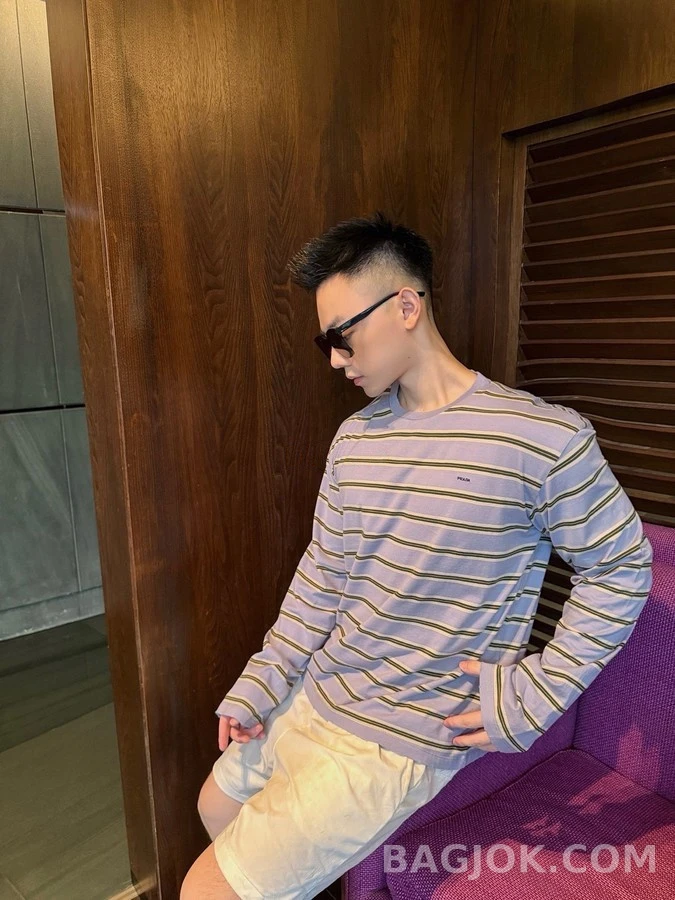 프라다 프라다 레터링 스트라이프 긴팔 티셔츠 상세 이미지