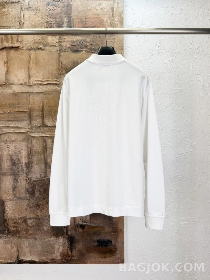 아크네 스튜디오 아크네 스튜디오 엠보싱 로고 긴팔 티셔츠 상세 이미지