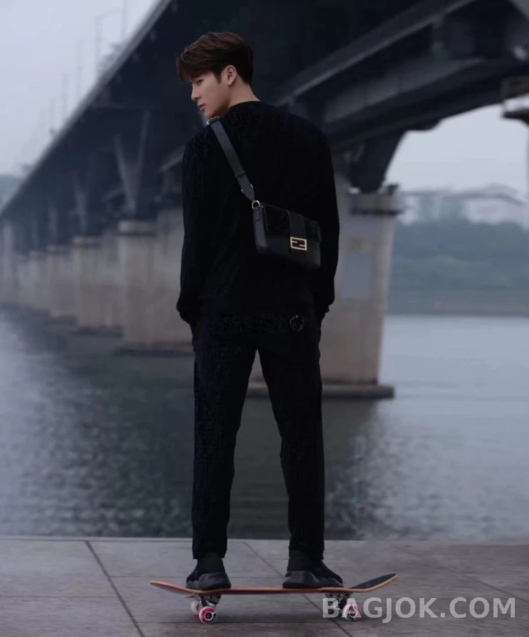 펜디 펜디 플로킹 맨투맨 상세 이미지