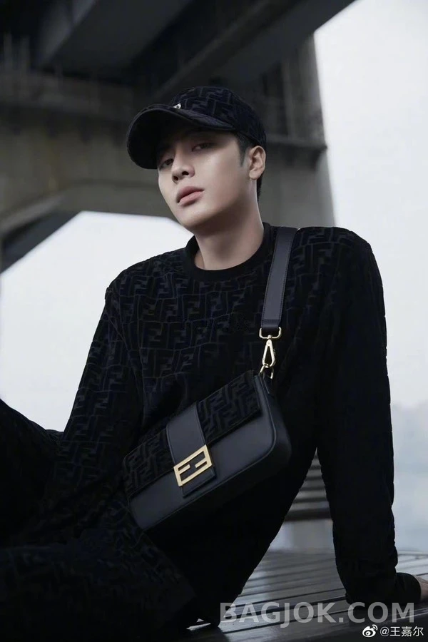 펜디 펜디 플로킹 맨투맨 상세 이미지