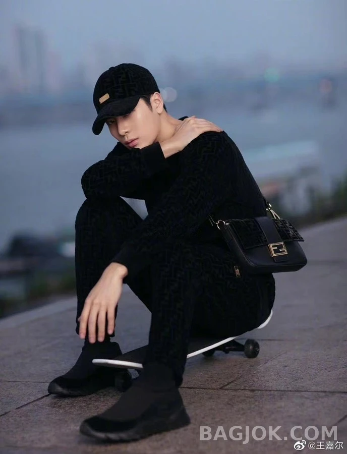 펜디 펜디 플로킹 맨투맨 상세 이미지
