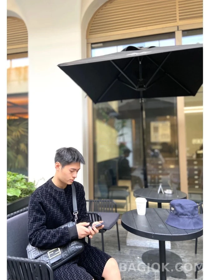 펜디 펜디 플로킹 맨투맨 상세 이미지