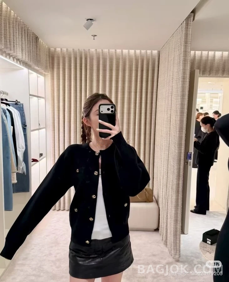 샤넬 샤넬 라운드넥 금장 버튼 가디건 상세 이미지