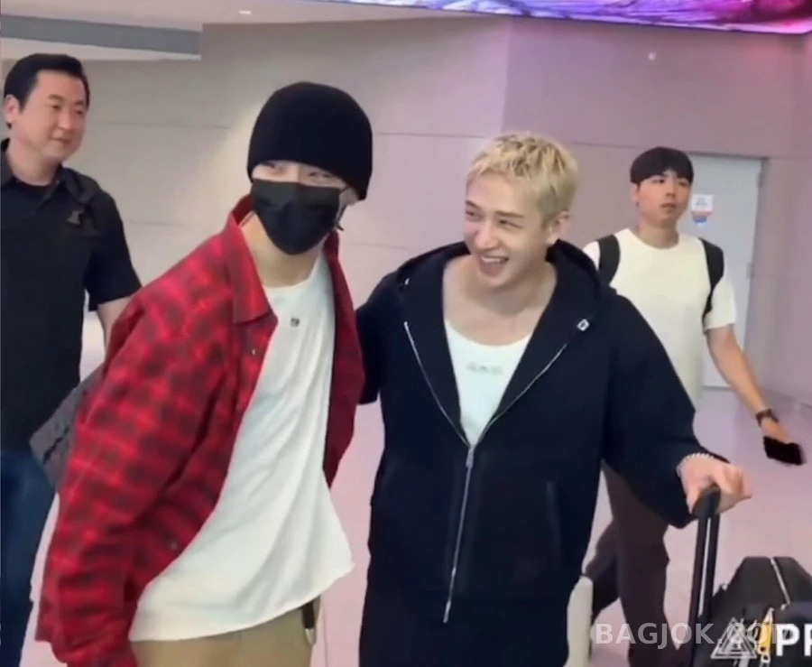 펜디 펜디 대비 스티치 풀집업 후드 상세 이미지
