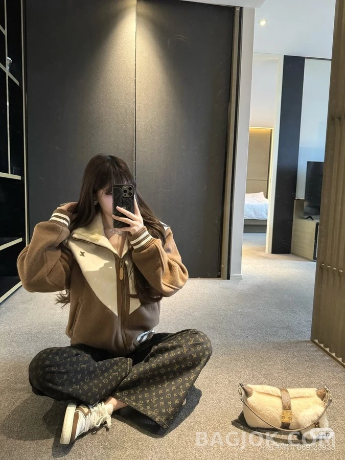 루이비통 루이비통 모노그램 레이저 컬러블록 플리스 자켓 상세 이미지
