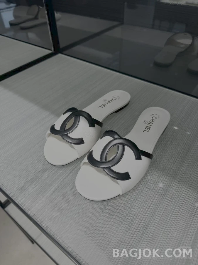 샤넬 샤넬 투톤 로고 슬라이드 샌들 상세 이미지