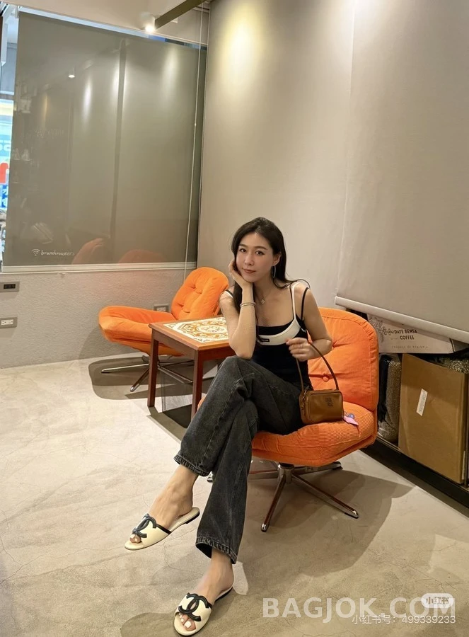 샤넬 샤넬 투톤 로고 슬라이드 샌들 상세 이미지