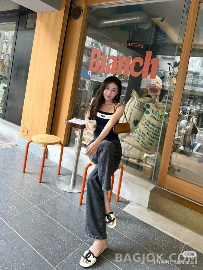 샤넬 샤넬 투톤 로고 슬라이드 샌들 상세 이미지