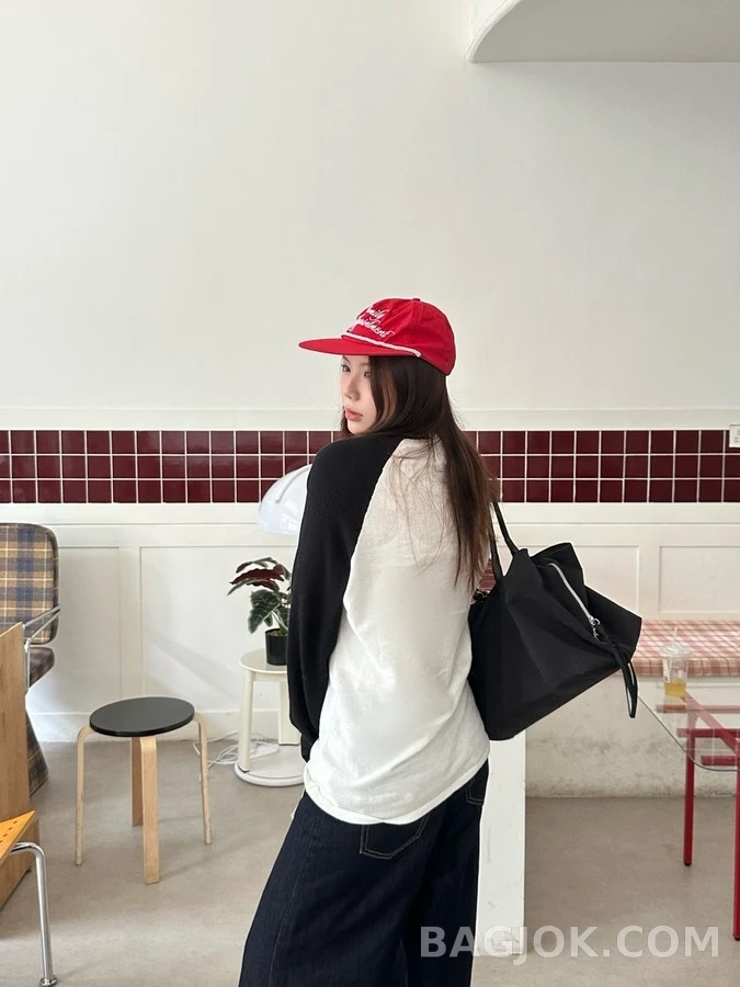 크롬하츠 크롬하츠 블랙앤화이트 크로스 로고 긴팔 티셔츠 상세 이미지