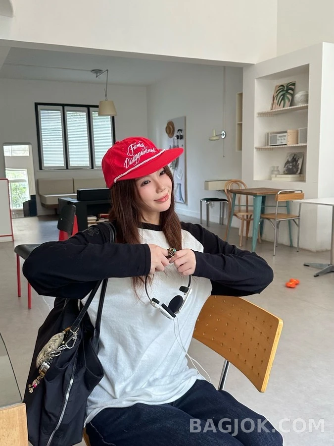 크롬하츠 크롬하츠 블랙앤화이트 크로스 로고 긴팔 티셔츠 상세 이미지
