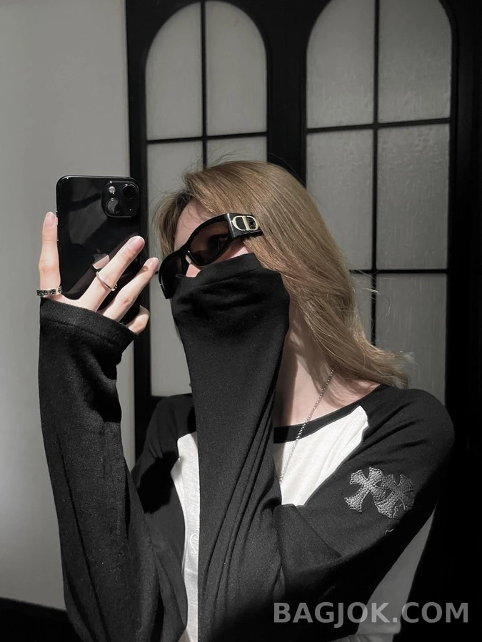 크롬하츠 크롬하츠 블랙앤화이트 크로스 로고 긴팔 티셔츠 상세 이미지