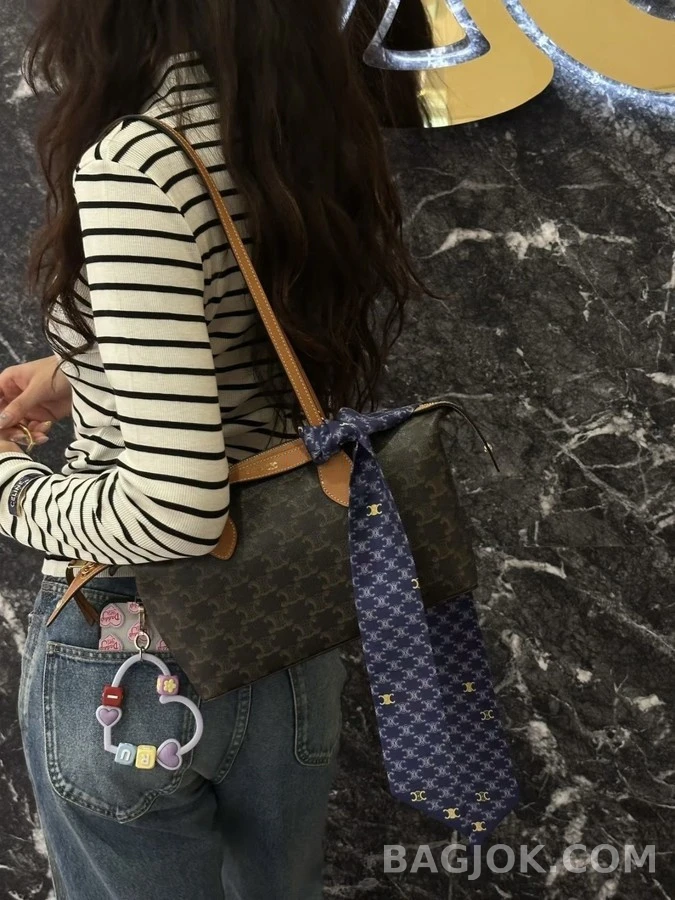 셀린느 셀린느 자수 스트라이프 긴팔 티셔츠 상세 이미지