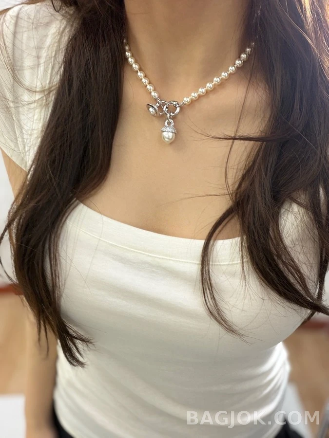 비비안 웨스트우드 비비안 웨스트우드 오르브 헤이즐넛 펄 목걸이 상세 이미지