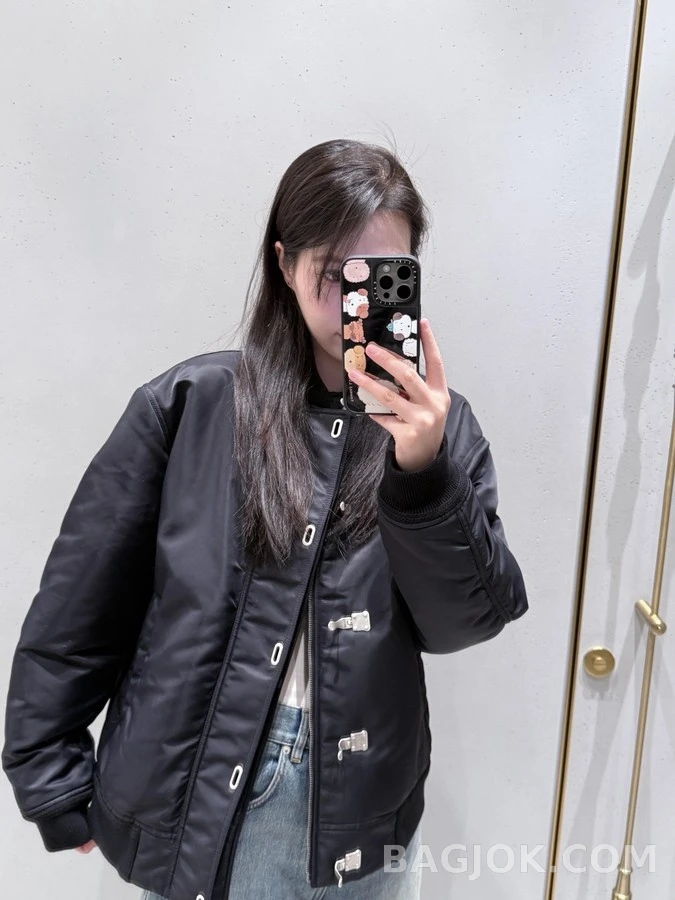 로에베 로에베 훅 잠금 봄버 패딩 상세 이미지