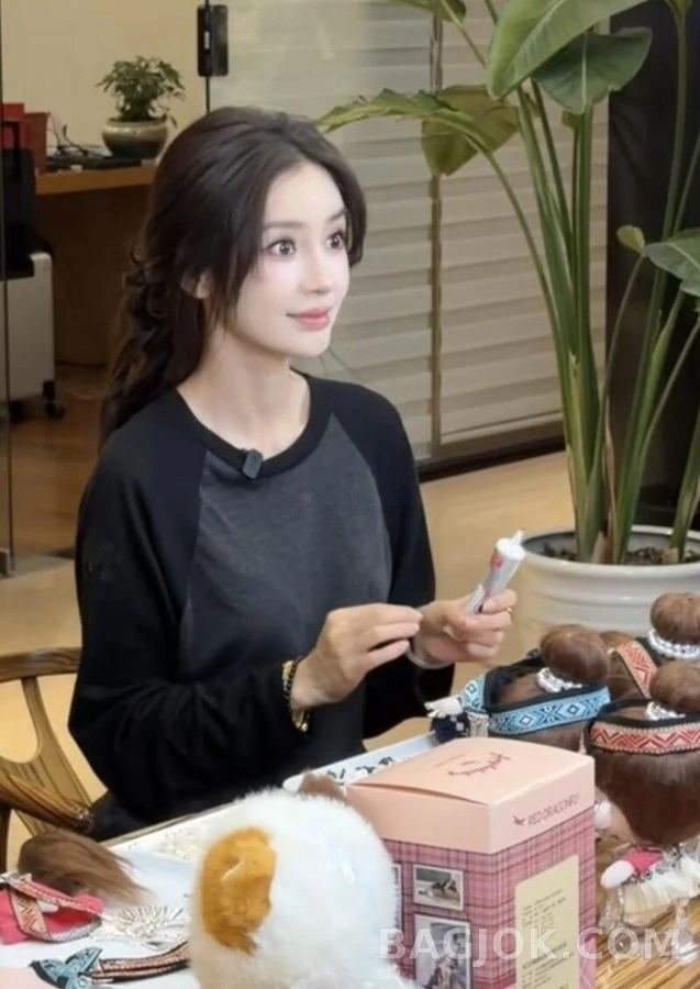 크롬하츠 크롬하츠 크로스 패치 래글런 긴팔 티셔츠 상세 이미지