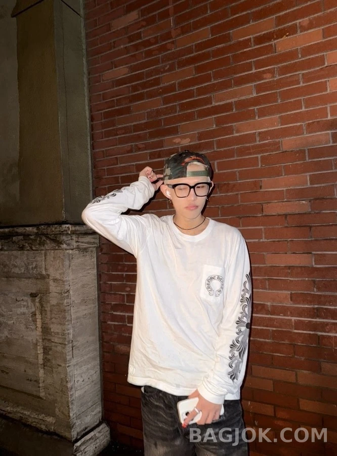 크롬하츠 크롬하츠 홀슈 스크롤 긴팔 티셔츠 상세 이미지