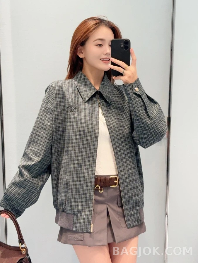 미우미우 미우미우 격자무늬 자수 로고 자켓 상세 이미지
