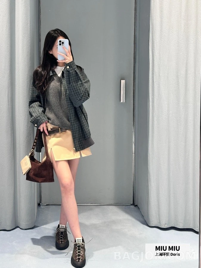 미우미우 미우미우 격자무늬 자수 로고 자켓 상세 이미지