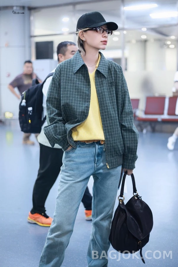 미우미우 미우미우 격자무늬 자수 로고 자켓 상세 이미지