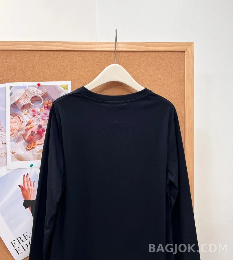 샤넬 샤넬 스퀘어 엠보 패치 긴팔 티셔츠 상세 이미지