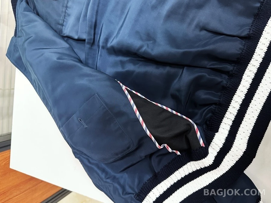톰브라운 톰브라운 스트라이프 넥 플라이트 자켓 상세 이미지