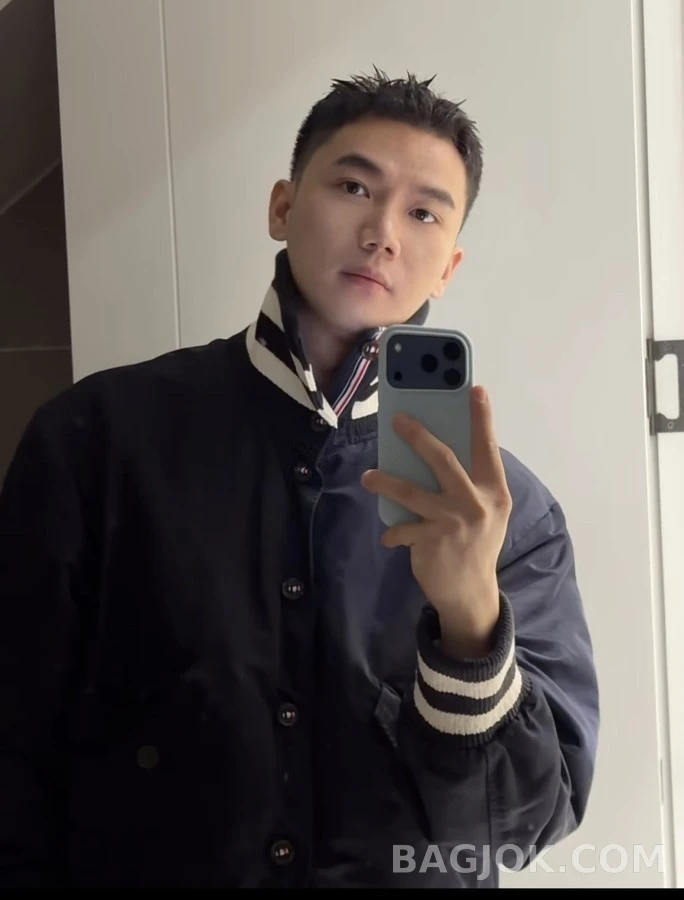 톰브라운 톰브라운 스트라이프 넥 플라이트 자켓 상세 이미지