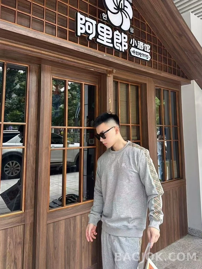 버버리 버버리 체크 스트라이프 로고 맨투맨 상세 이미지