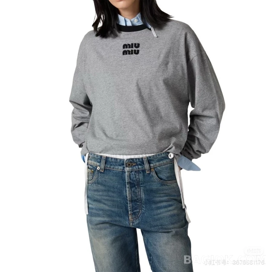 미우미우 미우미우 자수 로고 배색 긴팔 티셔츠 상세 이미지