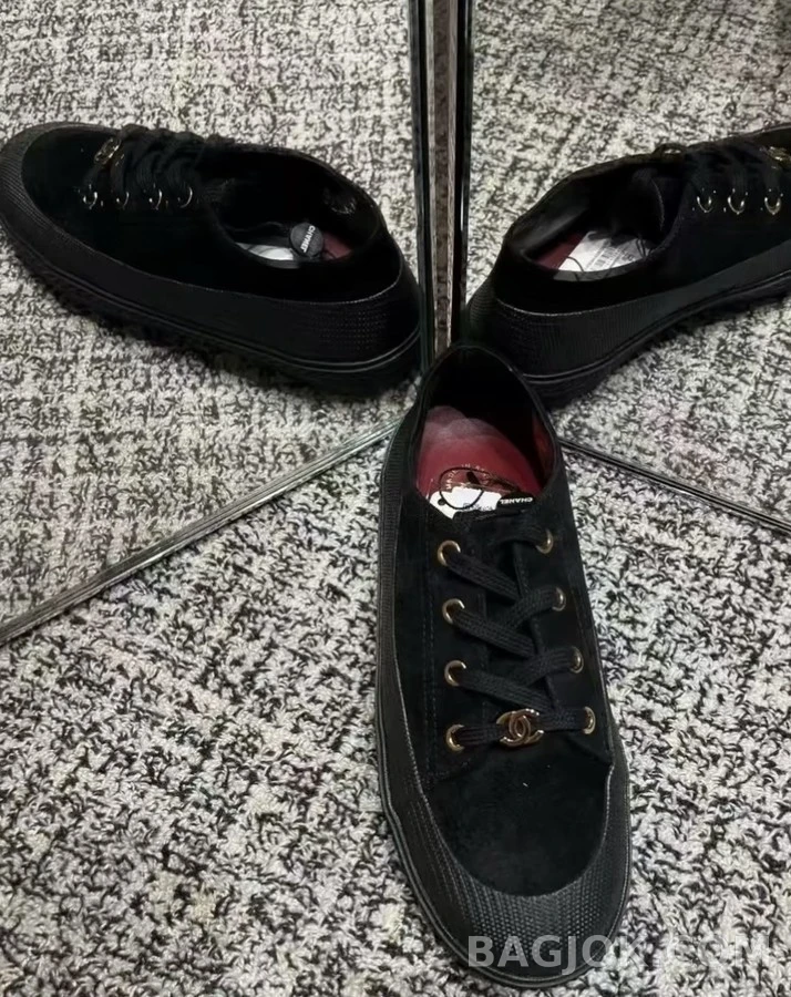 샤넬 샤넬 메탈 스웨이드 스니커즈 상세 이미지
